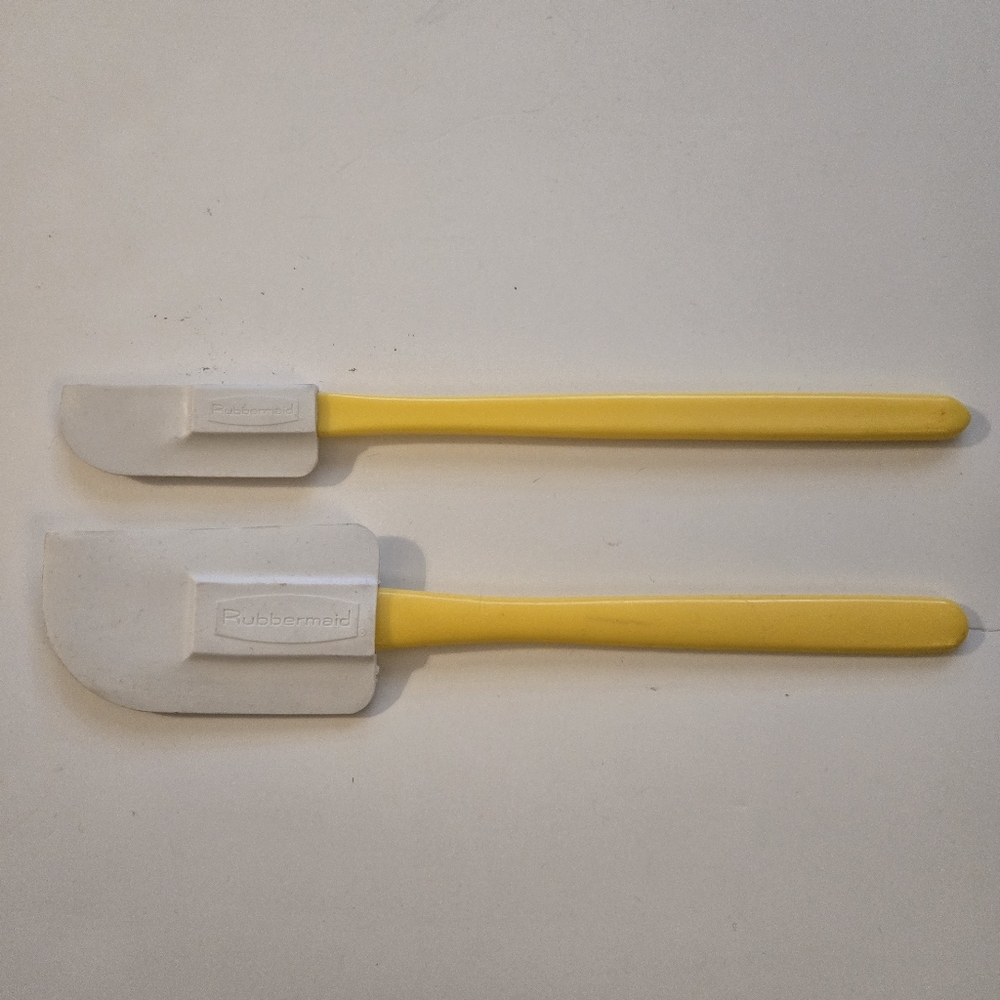 Lot of 2 Vintage Rubbermaid Spatulas Yellow 2733 and 2724